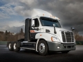 Penske сдает в аренду тягачи Freightliner, работающие на КПГ