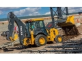 John Deere представил новые экскаваторы-погрузчики L- Series